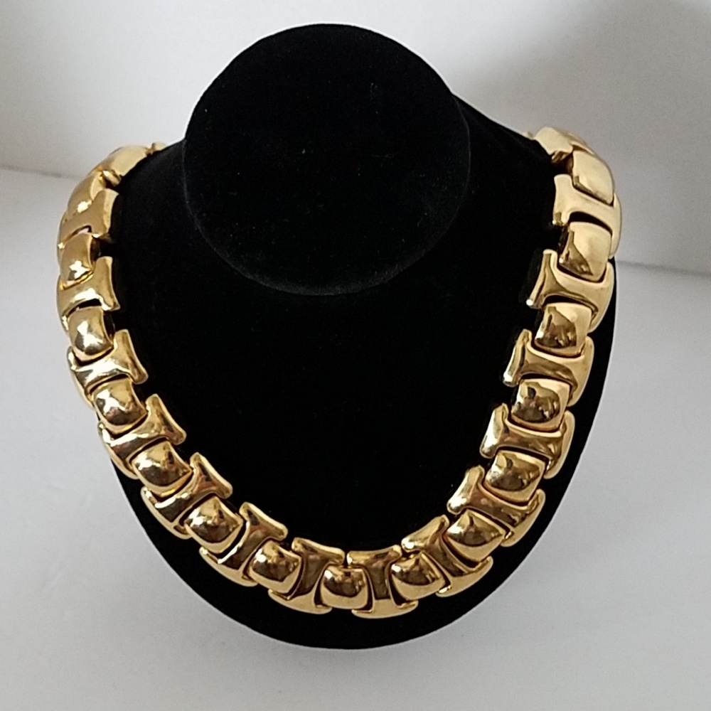 Vintage solid gold tone necklace, costume